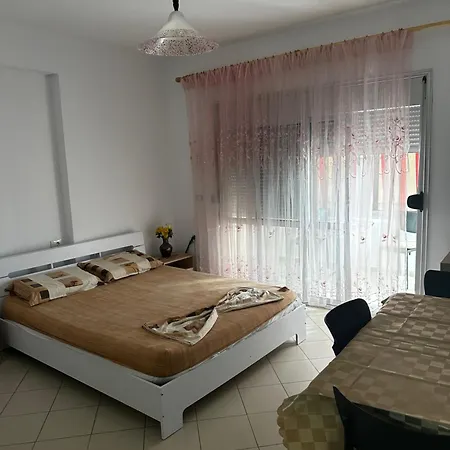 Xhoni Apartment *